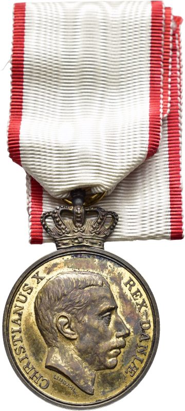 Danmark belønningsmedalje Christian X, forgylt sølv, 23 mm, uorig. bånd, 0/01