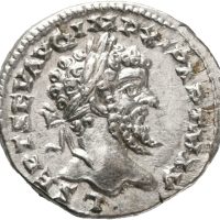 198 e. Kr. AR denarius Septimius Severus (193-211 e. Kr.), 3,48 g, liten ripe advers, 0/01