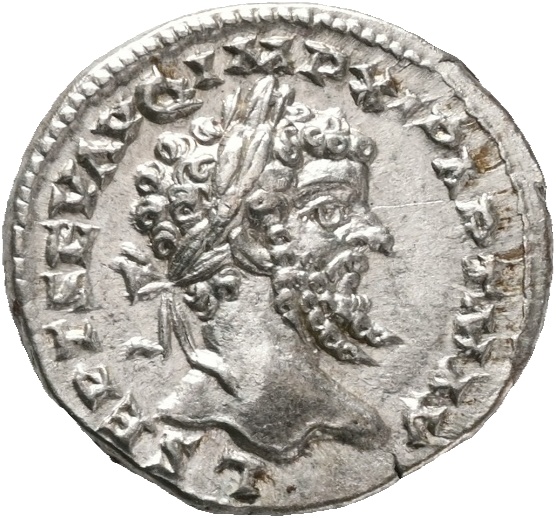 198 e. Kr. AR denarius Septimius Severus (193-211 e. Kr.), 3,48 g, liten ripe advers, 0/01