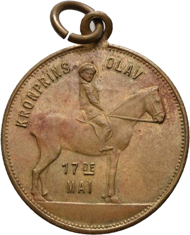 1913 17.mai Kronprinsen til hest, forgylt bronse, 01