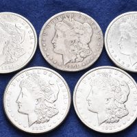 1901, 1921 (4)  USA dollar Morgan 5 stk., 120,3 g rent sølv, VK (Kopi)