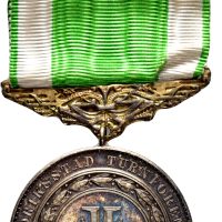 Fredrikstad turnforening, Throndsen, med hempe, bånd og agraff, 31 mm, sølv, 0/01