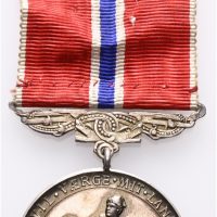 Jeg vil værge mit land, Throndsen, sølv, med agraff og bånd, 34 mm, 01