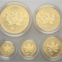 2001 Canada Maple Leaf sett 5 mynter (86 dollars) med Privymark Vikingship, 1,9 oz gull, UNC