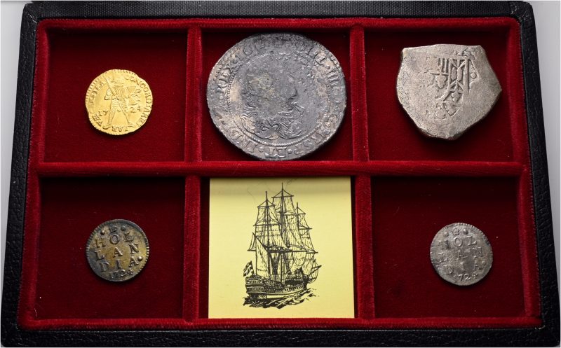 Rundesett med Gulldukat 1724 og 4 sølvmynter fra Akerendam vraket.