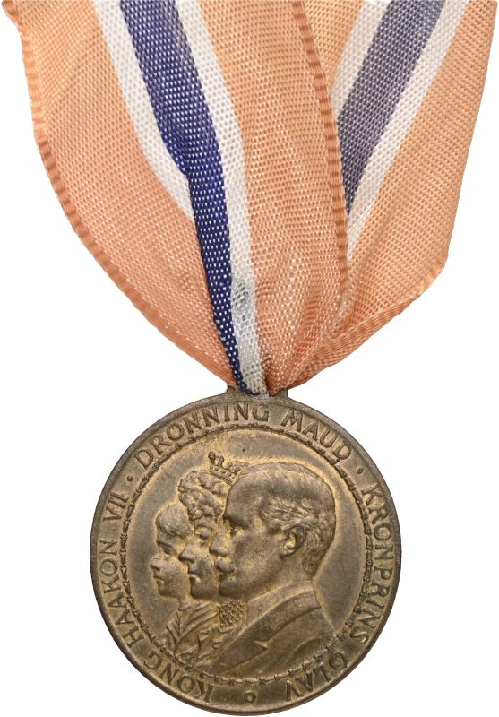 1909 17. mai, kongefamilien, bronse, 01