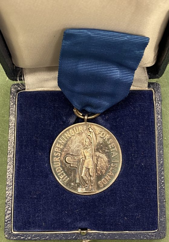 Island Regjeringens hedersmedalje, 0