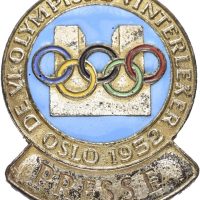 1952 OL Oslo, presse, 37x30 mm, forsølvet kobber, 01