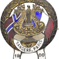 1900 Sangferden til Paris, med nål, emaljert sølv, 01