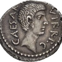 vår-sommer 42 f. Kr. AR denarius Octavian, 4,00 g, Italia, 1+/01