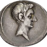 30-29 f. Kr. AR denarius Octavian (44-27 f. Kr.), Triumvir, 3,74 g, Italia, 1+