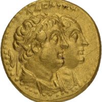 PTOLEMEISKE KONGER AV EGYPT AV 1/2 mnaieion – 'tetradrakme' Ptolemaios II Filadelfos (285–246 f.Kr.), med Arsinoë II, Ptolemaios I og Berenike I, 13,82 g, hårlines på adv., 1+