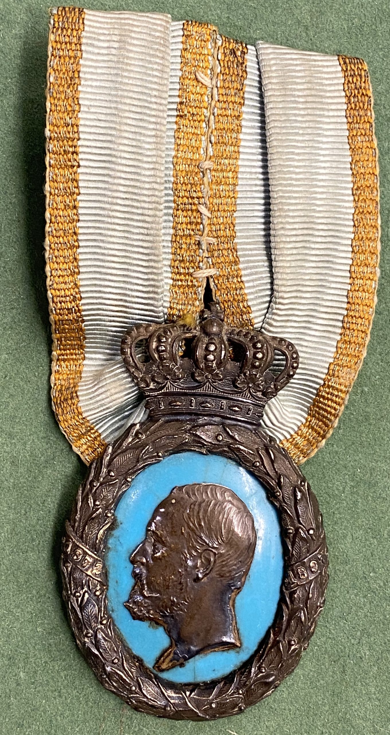 1897 Sverige Oscar II 25 års regjering, lys blå emalje, 01