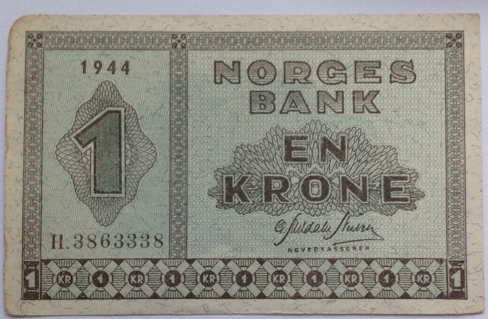 1944  H  1 krone, defekt hjørne, 1+